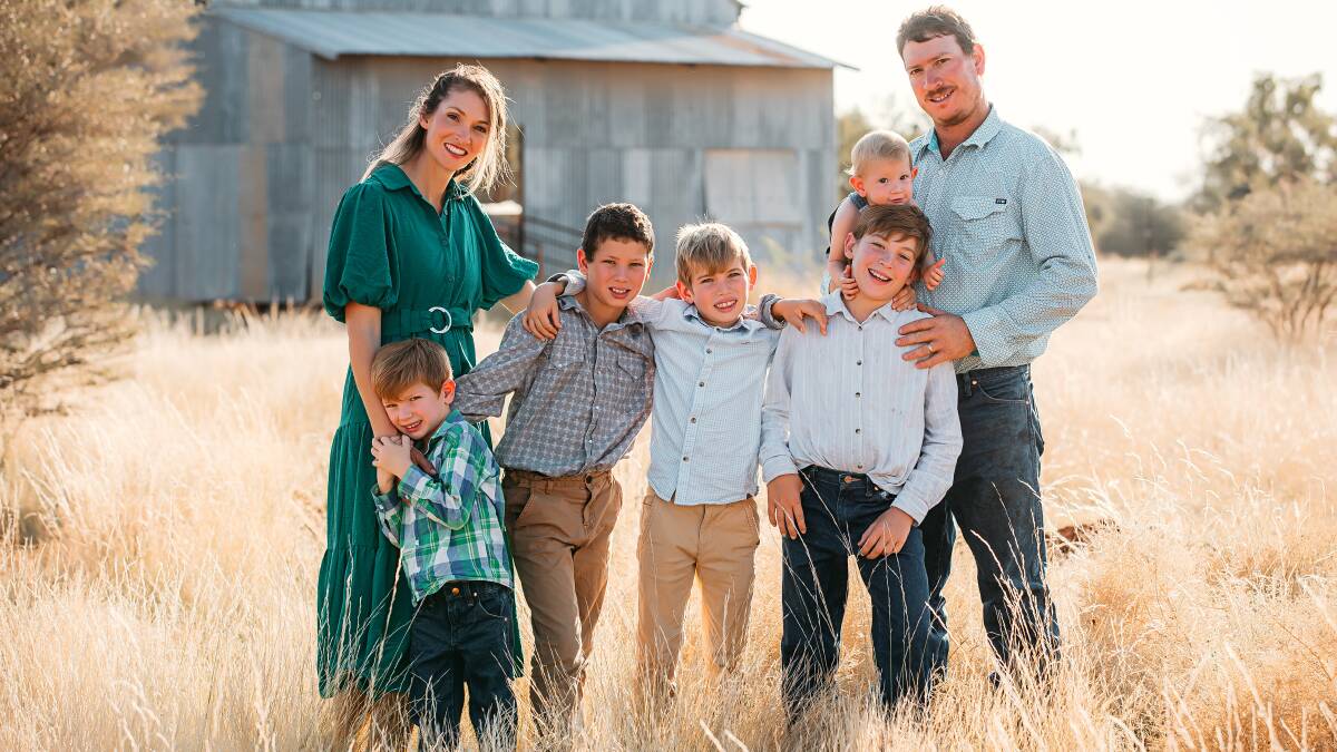 Karin and Kale Robinson with their children Harrison 5, Samuel 11, Jake 8, Ryan 9, Lachlan 1. Picture: Redsky.