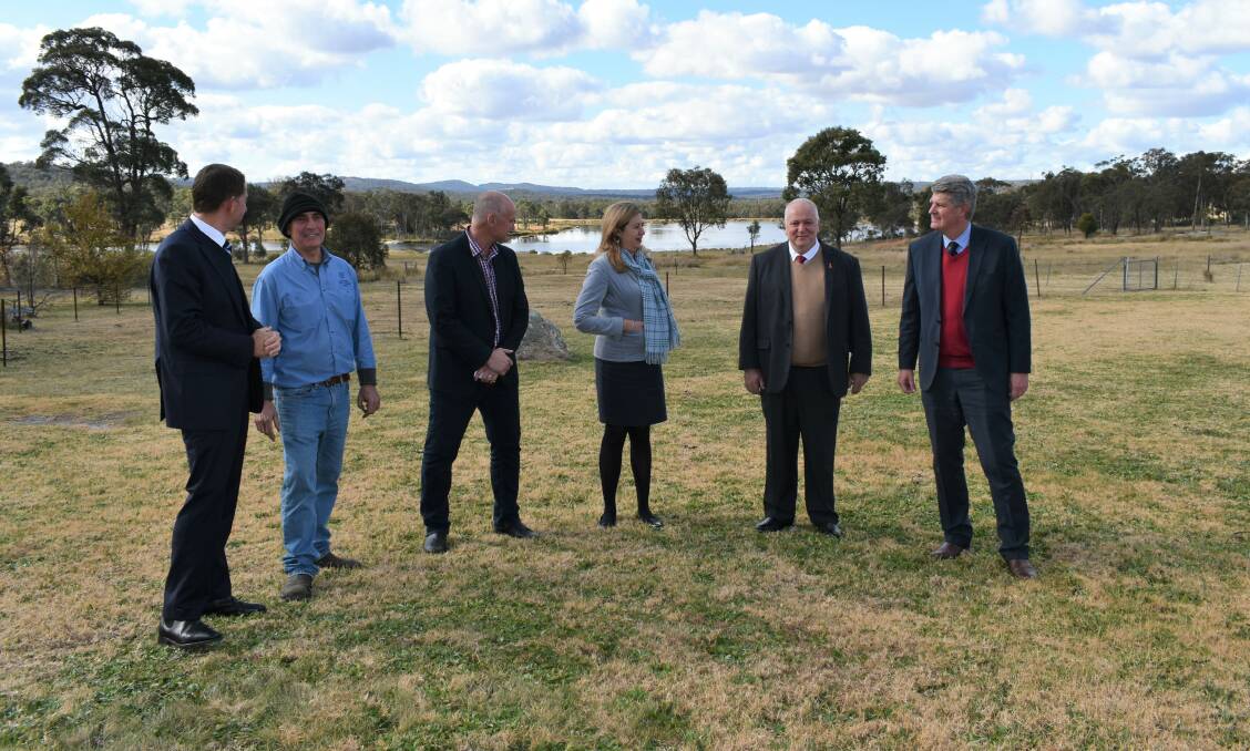 Premier Annastacia Palaszczuk (centre) has locked in funding for the Toowoomba to Warwick pipeline. Picture - Southern Downs Regional Council 
