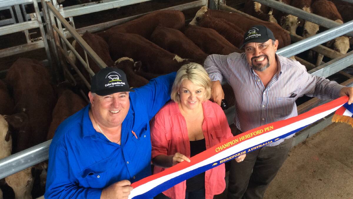 Mark and Kathy Cain and Laurence Stubbs, Cubs Speckle Park, Lynch's Creek, with the champion pen of Hereford steers.