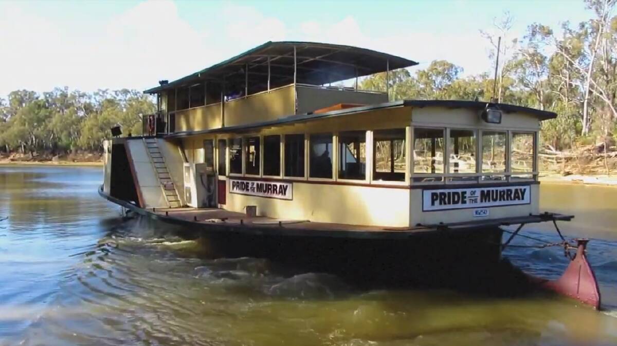 100 year old paddlewheeler heads for Longreach | Video