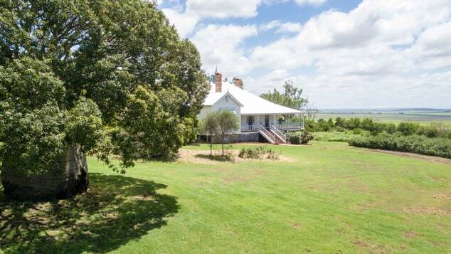 Croxley homestead features high ceilings and three internal fireplaces, and boasts panoramic views across the property. 