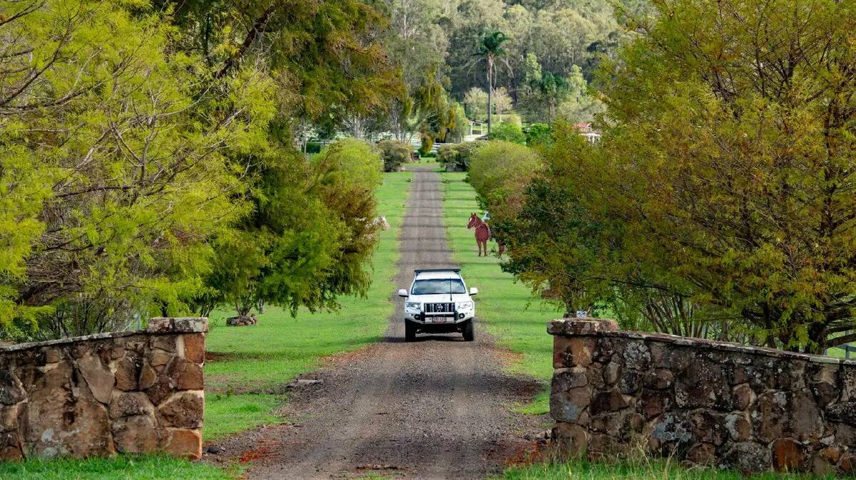 Le Cheval is located at Tamrookum Creek, about 25 minutes from Beaudesert.
